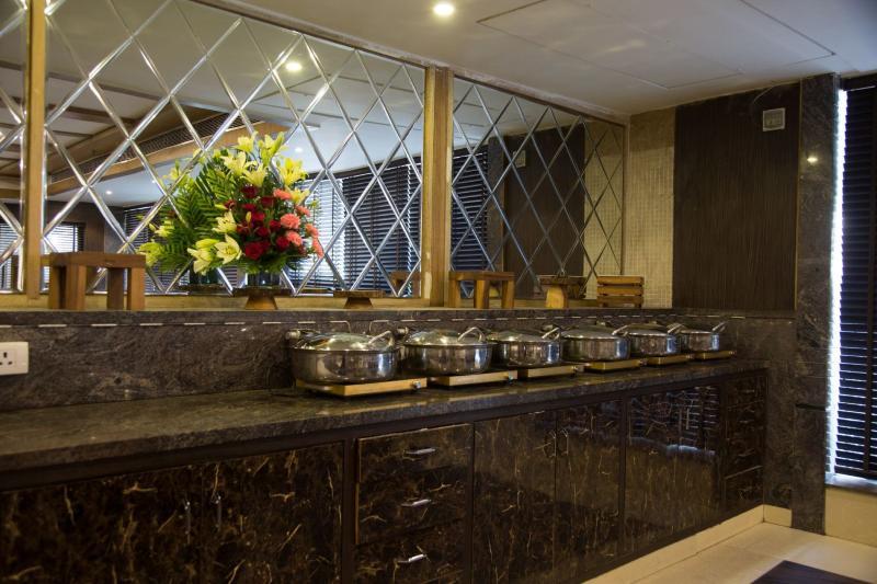 Bluemont Beacon Hotel New Delhi Гургаон Экстерьер фото