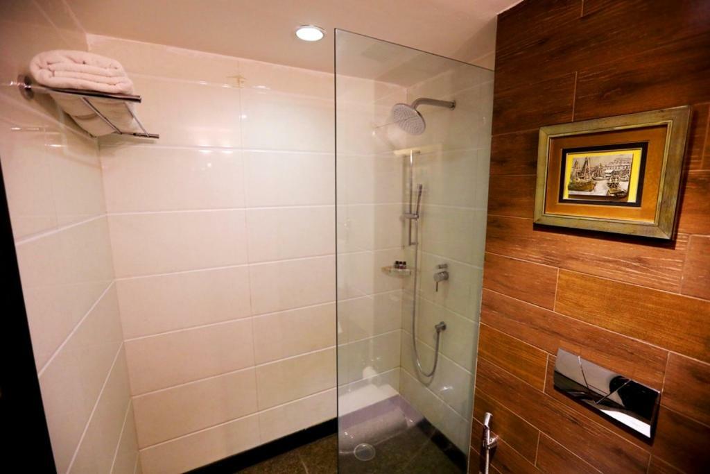 Bluemont Beacon Hotel New Delhi Гургаон Экстерьер фото