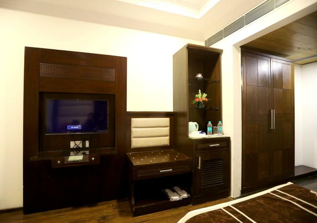 Bluemont Beacon Hotel New Delhi Гургаон Экстерьер фото