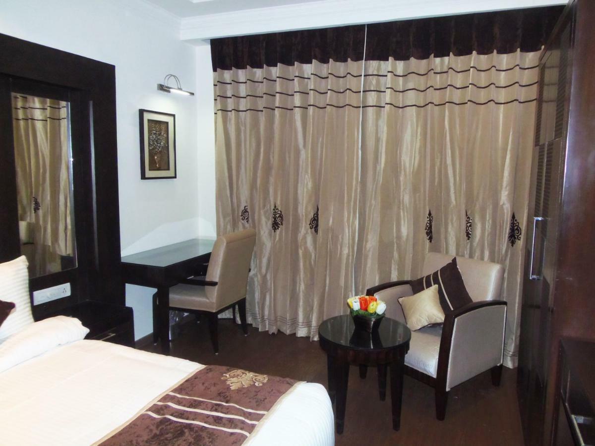 Bluemont Beacon Hotel New Delhi Гургаон Экстерьер фото