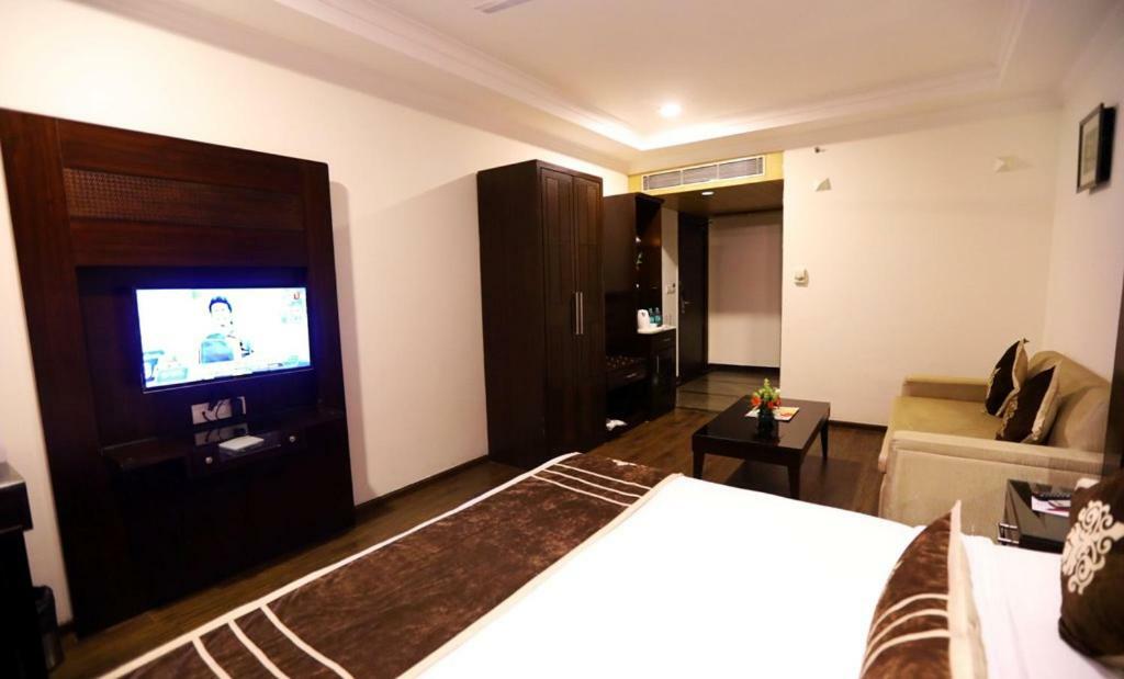 Bluemont Beacon Hotel New Delhi Гургаон Экстерьер фото