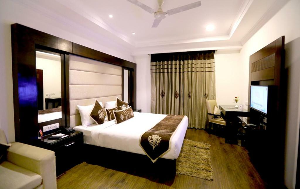 Bluemont Beacon Hotel New Delhi Гургаон Экстерьер фото