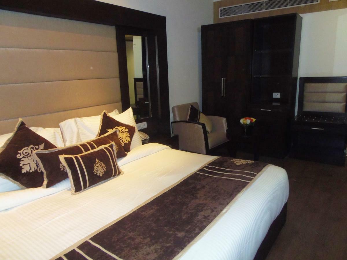 Bluemont Beacon Hotel New Delhi Гургаон Экстерьер фото