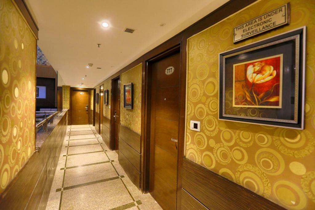 Bluemont Beacon Hotel New Delhi Гургаон Экстерьер фото