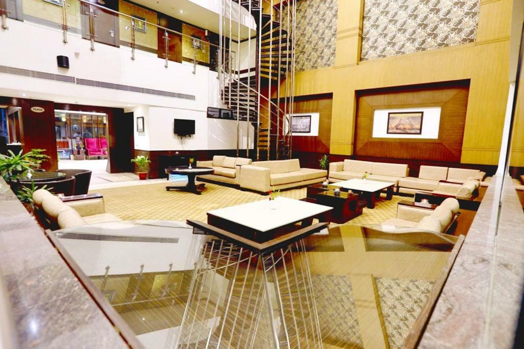 Bluemont Beacon Hotel New Delhi Гургаон Экстерьер фото