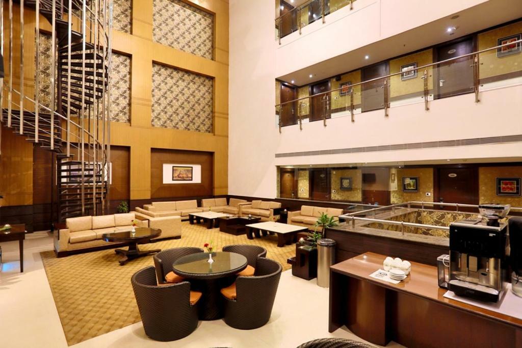 Bluemont Beacon Hotel New Delhi Гургаон Экстерьер фото