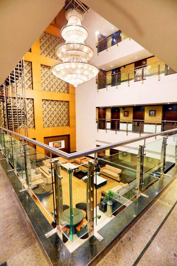 Bluemont Beacon Hotel New Delhi Гургаон Экстерьер фото