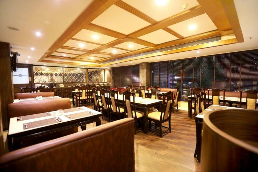 Bluemont Beacon Hotel New Delhi Гургаон Экстерьер фото