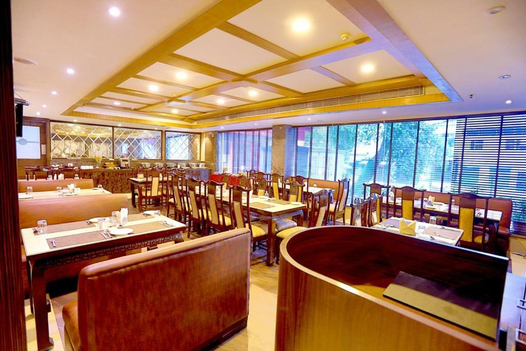 Bluemont Beacon Hotel New Delhi Гургаон Экстерьер фото