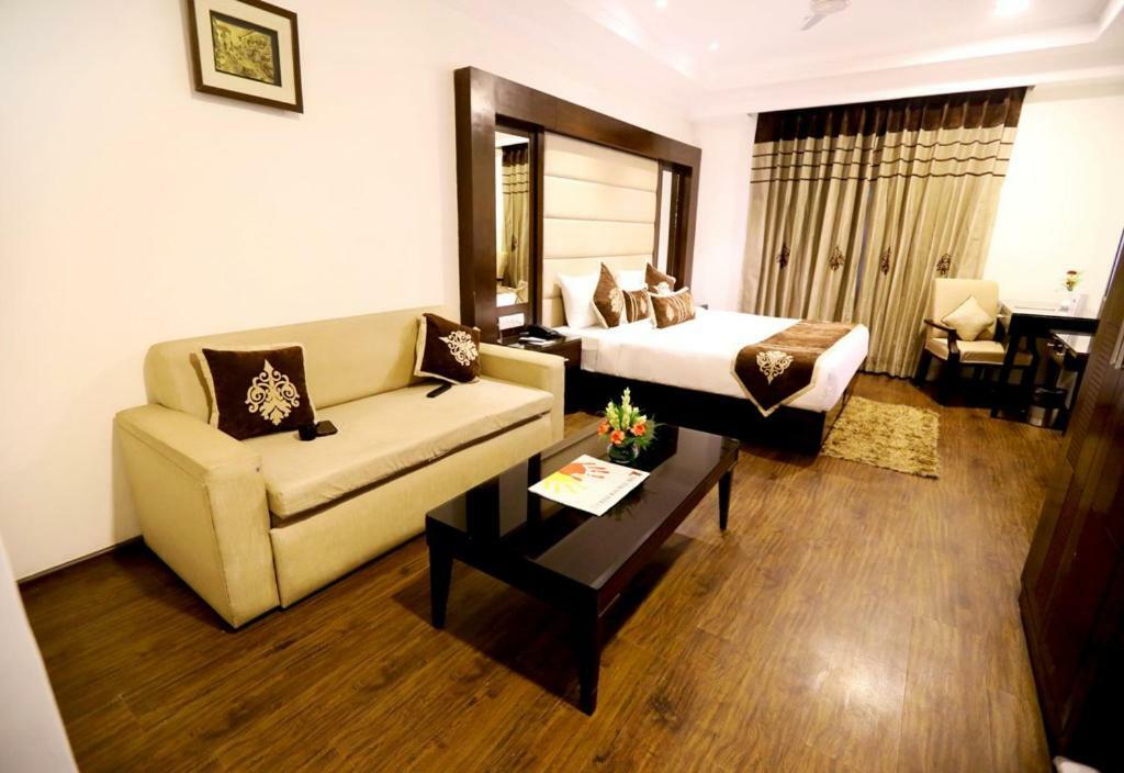 Bluemont Beacon Hotel New Delhi Гургаон Экстерьер фото
