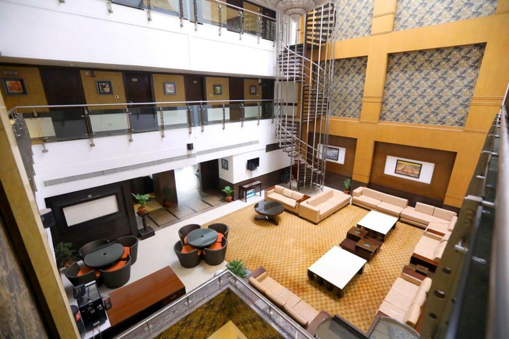 Bluemont Beacon Hotel New Delhi Гургаон Экстерьер фото
