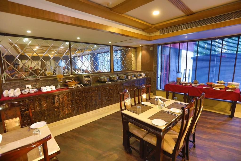 Bluemont Beacon Hotel New Delhi Гургаон Экстерьер фото