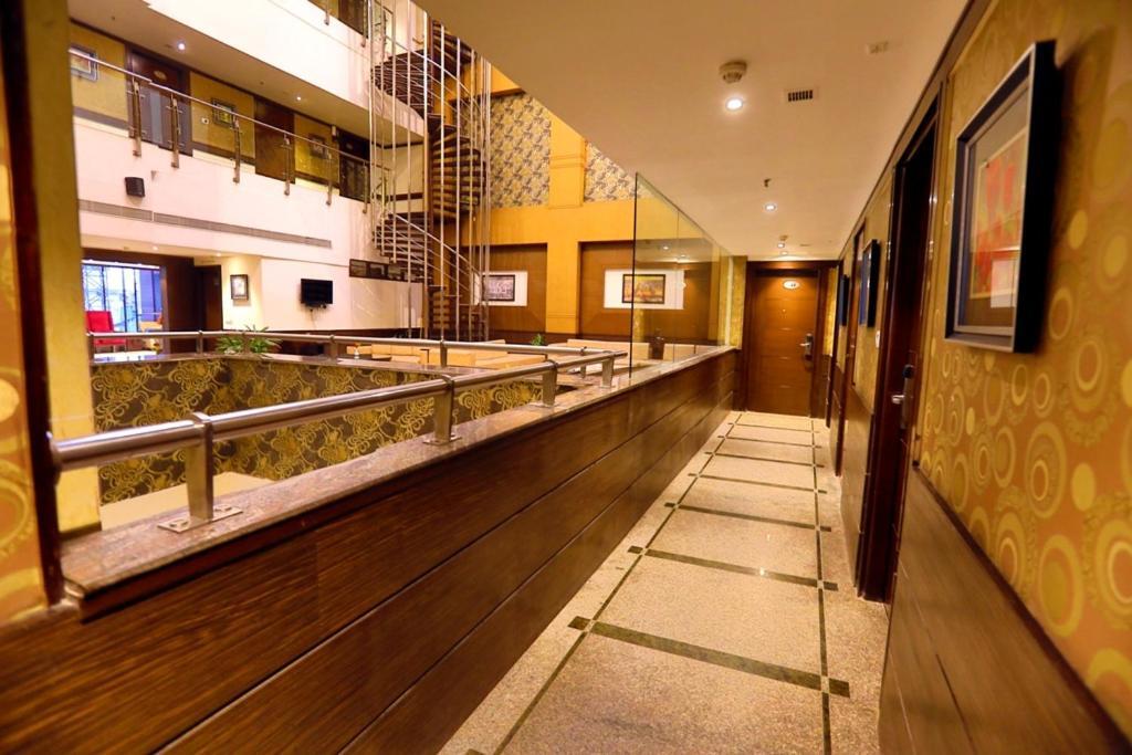 Bluemont Beacon Hotel New Delhi Гургаон Экстерьер фото