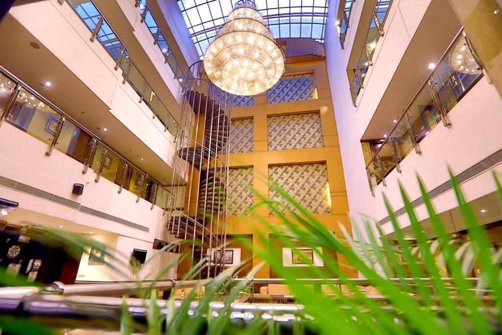 Bluemont Beacon Hotel New Delhi Гургаон Экстерьер фото